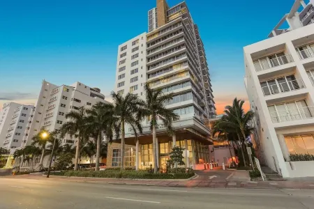 Dharma Home Suites Miami Beach at Monte Carlo Отели рядом с достопримечательностью «Парк Хауловер»