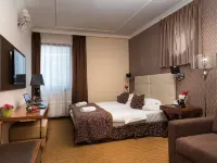 Golden Ball Club Hotels in Gyor