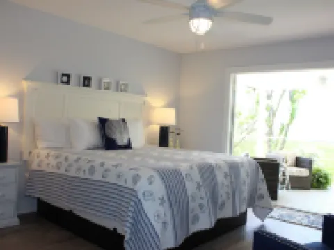 Darien Waterfront Inn Hotels in Darien