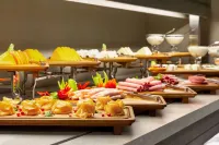 Billionaire Ramada Plaza by Wyndham Batumi - Breakfast