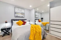Chic & Stylish Apartment with Parking