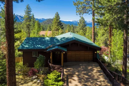 Lake View Stylish Timber House - South Lake Tahoe. Nevada