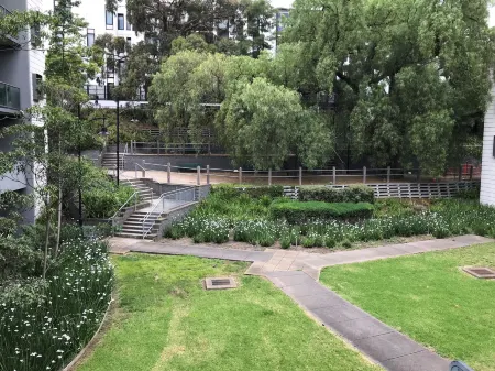 ReadySet Apartments on Altona Отели рядом с достопримечательностью «Мельбурн Шограундс»