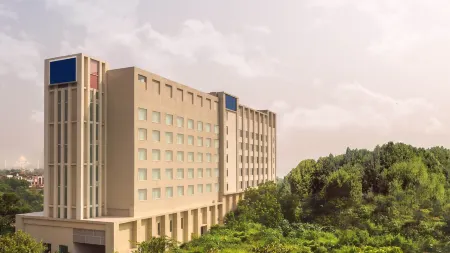 Radisson Hotel Agra Отели рядом с достопримечательностью «Dr. B. R. Ambedkar University»
