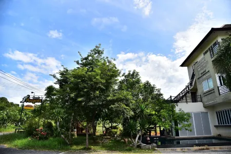 Angela Resort Отели в г. Пранбури