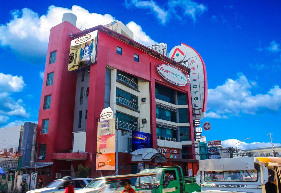 아스트로텔 칼람바의 로비 공간