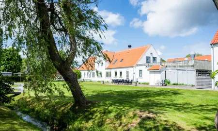 Aalbæk Badehotel Отели в г. Albaek