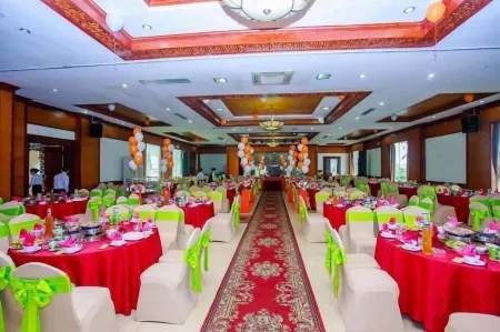 Ngan HA Hotel Отели в г. Хатинь