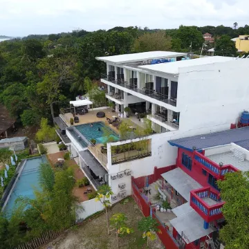 Ocean Suites Bohol Boutique Hotel Отели рядом с достопримечательностью «Бохол Кволити Молл»