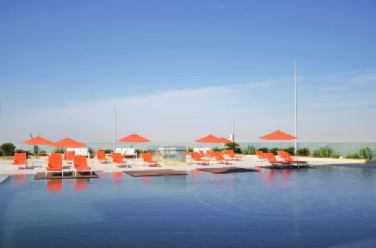 ザ ベントレー ラグジュアリー ホテル アンド スイーツ イマーム·ムハンマド·イブン·アブド·アル·ワハブ·モスク周辺のホテル