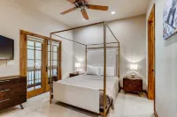 Valley Views, Hot Tub and Parking Included