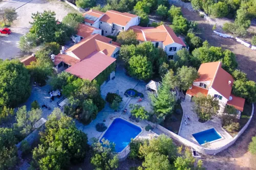 Nono Ban Hotel & Villa Hotels in Gornji Humac