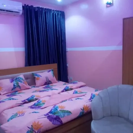 DEEP DIAMOND HOTEL
