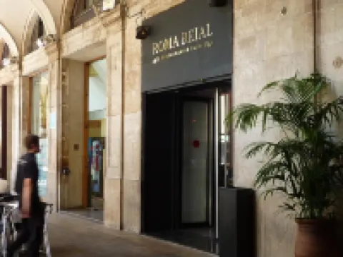 Roma Reial Hotels near Passarel·la Rambla del Mar