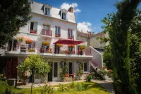Le Jardin des Toiles. Hôtels à : Triel-sur-Seine