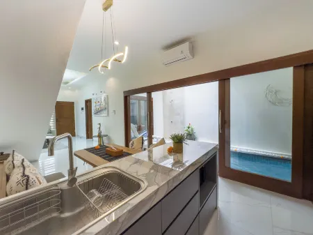 De Amelia Villa Seminyak by Nagisa Bali Отели рядом с достопримечательностью «@Ease Spa»