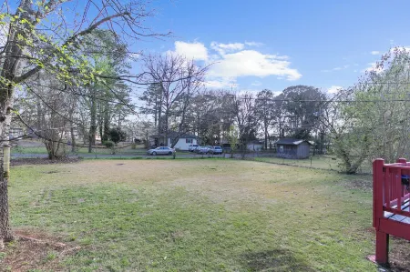 Mins to Hospital Airport & Dining- Rooms on Rose Отели в г. Сентер Пойнт