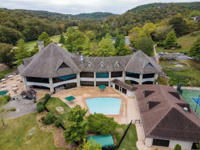 Birdie Lane Beauty - Golf, Pools, Gym, & More!