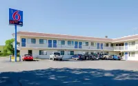 Motel 6 Thornton, CO - parking