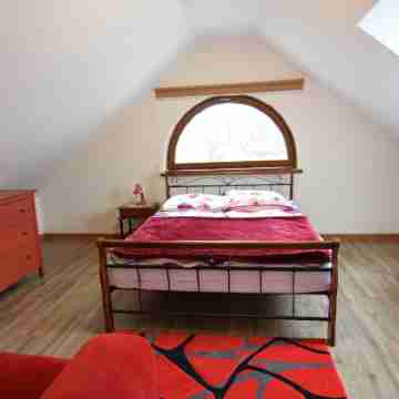 Comfortable Holiday Home with a Large Garden Rooms