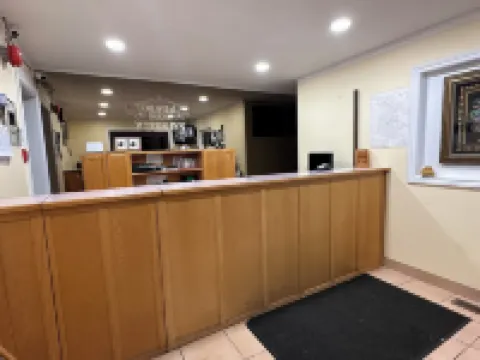 Colonial House Motor Inn Hotels in Lanark County