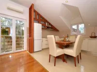 Bright Kaštela Apartment with Balcony and Private Parking Các khách sạn ở Kastel Stari