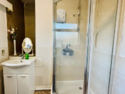 Birmingham 3 Bedrooms- Sleeps 6- Free Parking Hotels in Kidderminster