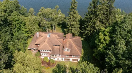 Camp Roosevelt 5 Bedroom Cottage by RedAwning