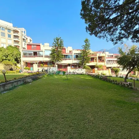Luxury 4 Bedroom's Independent villa