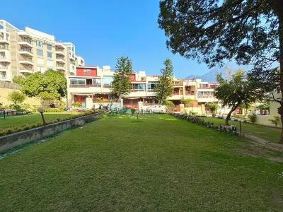 Luxury 4 Bedroom's Independent villa