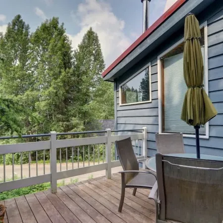 Slopes & Spokes-Alaska with Large HOT TUB