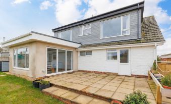 Sea Breeze Your Coastal Sanctuary in Sandown