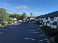 The Black Mountain Inn - parking