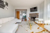 Prime Luxury with Balcony Wood Fireplace Các khách sạn ở Yonkers