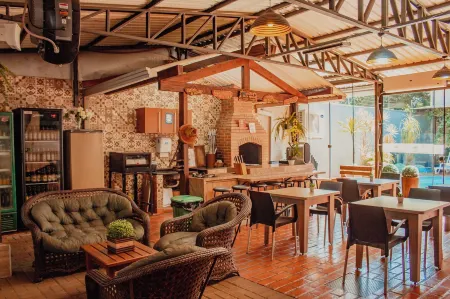 Pousada Nanai Отели рядом с достопримечательностью «Igreja São Paulo Apóstolo»