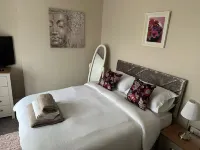3 Bed Cozy Antrim Apartment with Great Views Hotels near Greystone Library