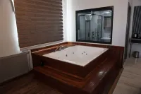 Sar-Per Hotel - Hot Tub