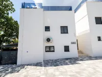 Villa Tria Quercus with Rooftop Pool Hotel a 