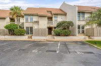 Cozy Patio and Resort Amenities - Charming Island Getaway Hotels in Beaufort County