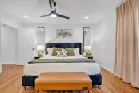 Stylish Mid-century Modern 3-bedroom 2.5 bath townhome in awesome Tallahassee