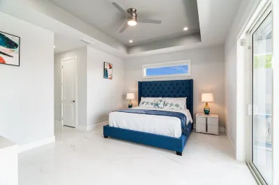 Heated Pool & Spa Villa with Waterfront Views and Kayaks!