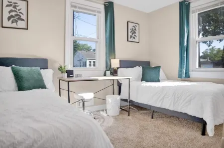 Charming 2-bedroom house in amazing Belleville with AC, WiFi