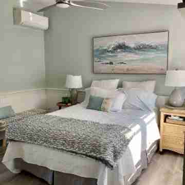 Ogunquit Oceanfront Condo, stunning views private balcony 1BR/1BA steps to town Rooms