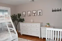 NEW Charming Walk to beach 2-bedroom Coastal Home Hotels in Hull