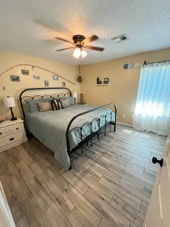 Charming 3-bedroom house in beautiful Kaw City just minutes from Kaw Lake.