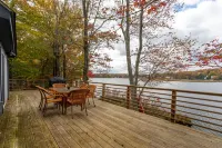 Stunning Waterfront Escape - Pool, Fire Pit, Hammock Hotels in Skytop