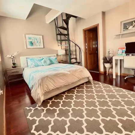 Comfortable & Spacious Luxury Home w/ Chef’s Kitchen only 15 mins to Boston