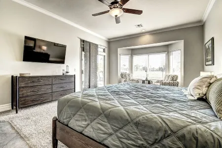 Spacious 4-bedroom house in marvelous Gilbert!