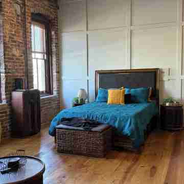 Charming studio apartment , free parking, WiFi in historic downtown Mobile Rooms