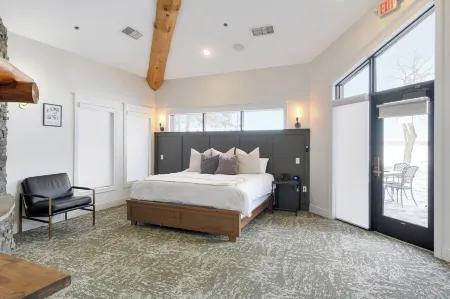 Balsam Lake Lodge Отели в г. Сенчерия